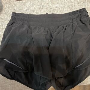 lulu lemon Hotty Hot Lined Short 2.5”